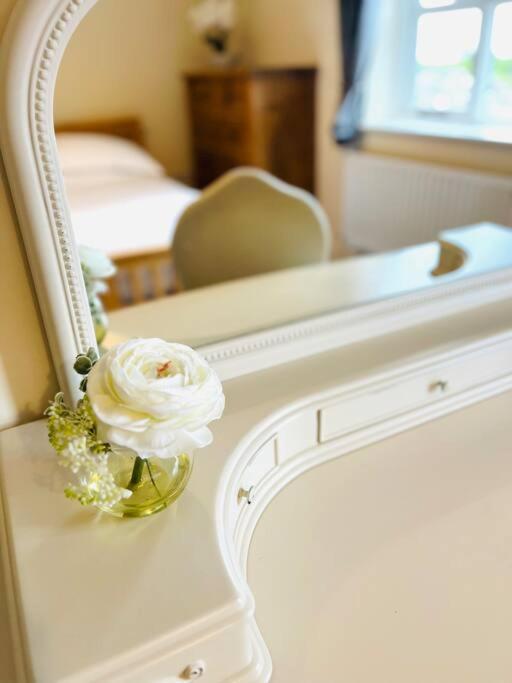 גלוואיי Hillcrest Lodge, Private Apartment On Lough Corrib, Oughterard מראה חיצוני תמונה