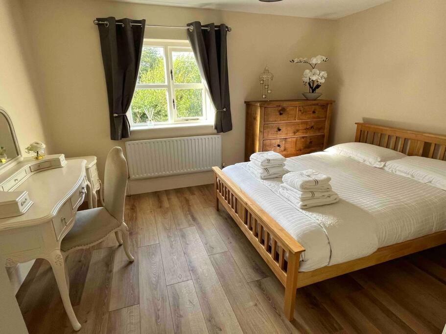 גלוואיי Hillcrest Lodge, Private Apartment On Lough Corrib, Oughterard מראה חיצוני תמונה