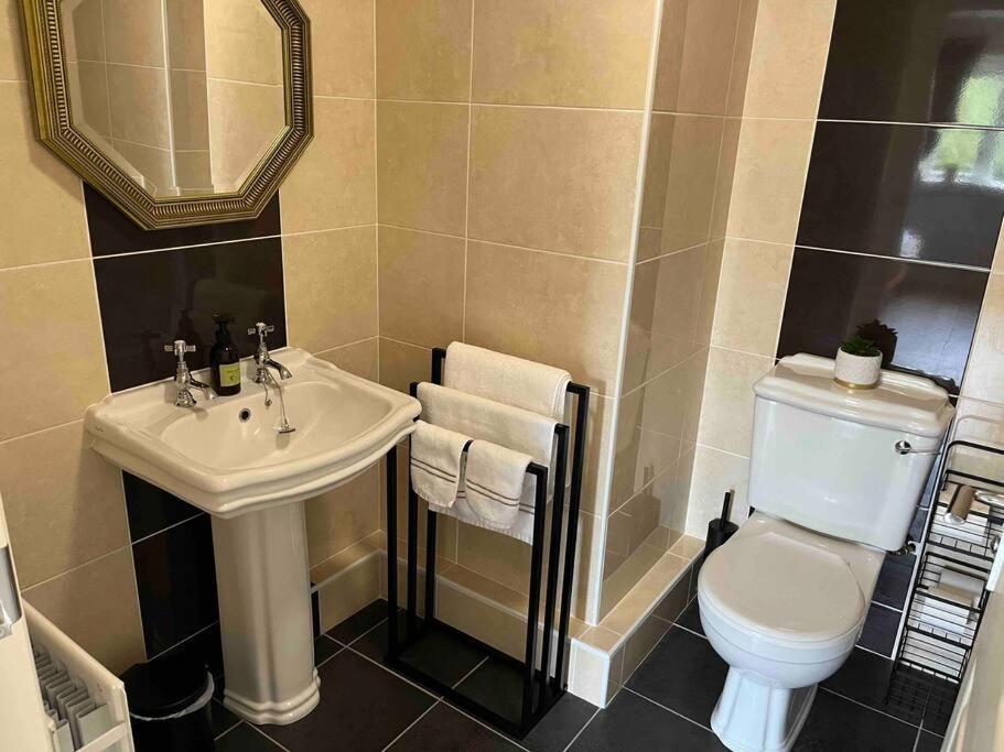 גלוואיי Hillcrest Lodge, Private Apartment On Lough Corrib, Oughterard מראה חיצוני תמונה